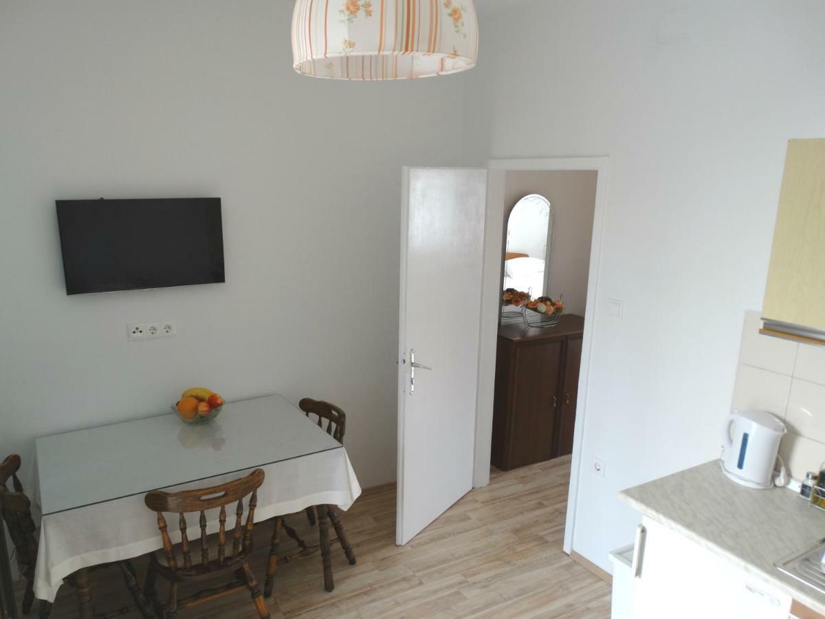 Marina Apartments Каштела Екстер'єр фото
